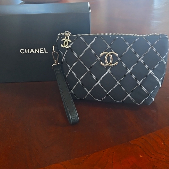 CHANEL Other - NWOT CHANEL BEAUTY MAKEUP WRISTLET BAG